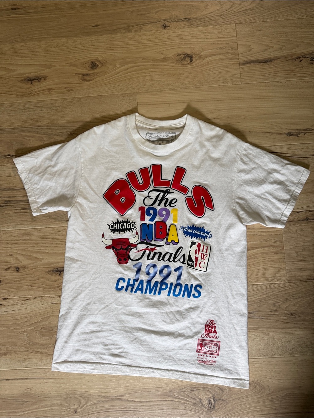 Mitchell & Ness White Chicago Bulls 1991 NBA Champions Graphic Tee